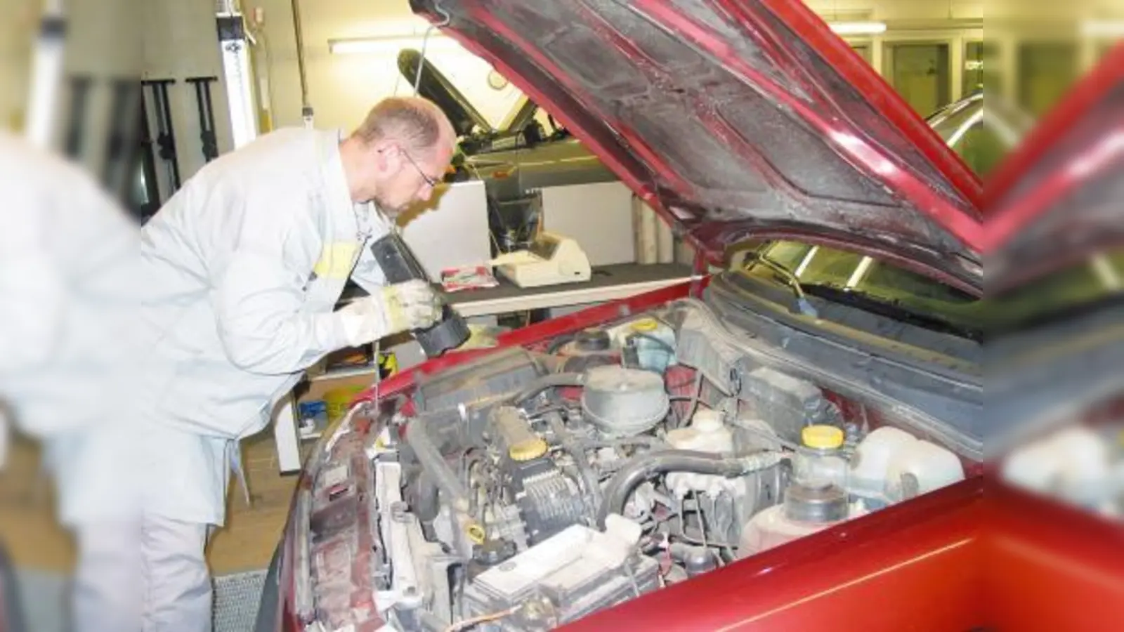 Weiterfahren, verkaufen oder verschrotten? Ob man von der Abwrackprämie wirklich profitiert, sagt der Reparaturkostencheck im ADAC-Prüfzentrum München.