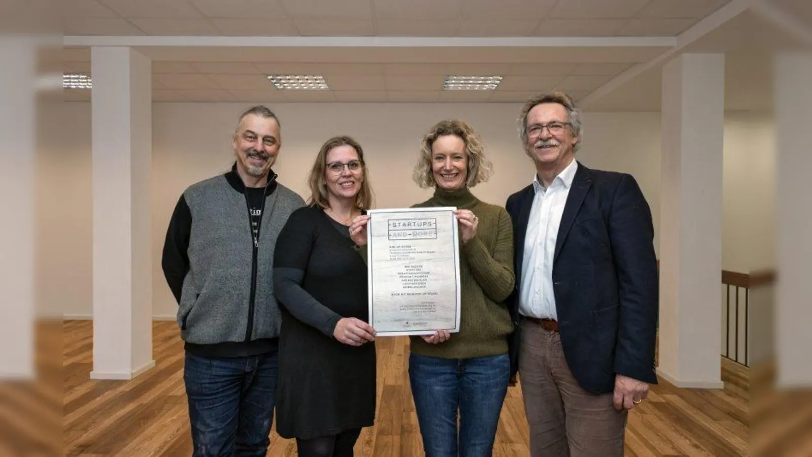 Stefan Pfleiderer (von links),  Britta Drummer, Dorien Meima-Schmid und Bürgermeister Heinrich Hofmann freuen sich, dass es in der Gemeinde Planegg einen „Pop-Up-Store” für Kreative geben wird. (Foto: Gemeinde Planegg)