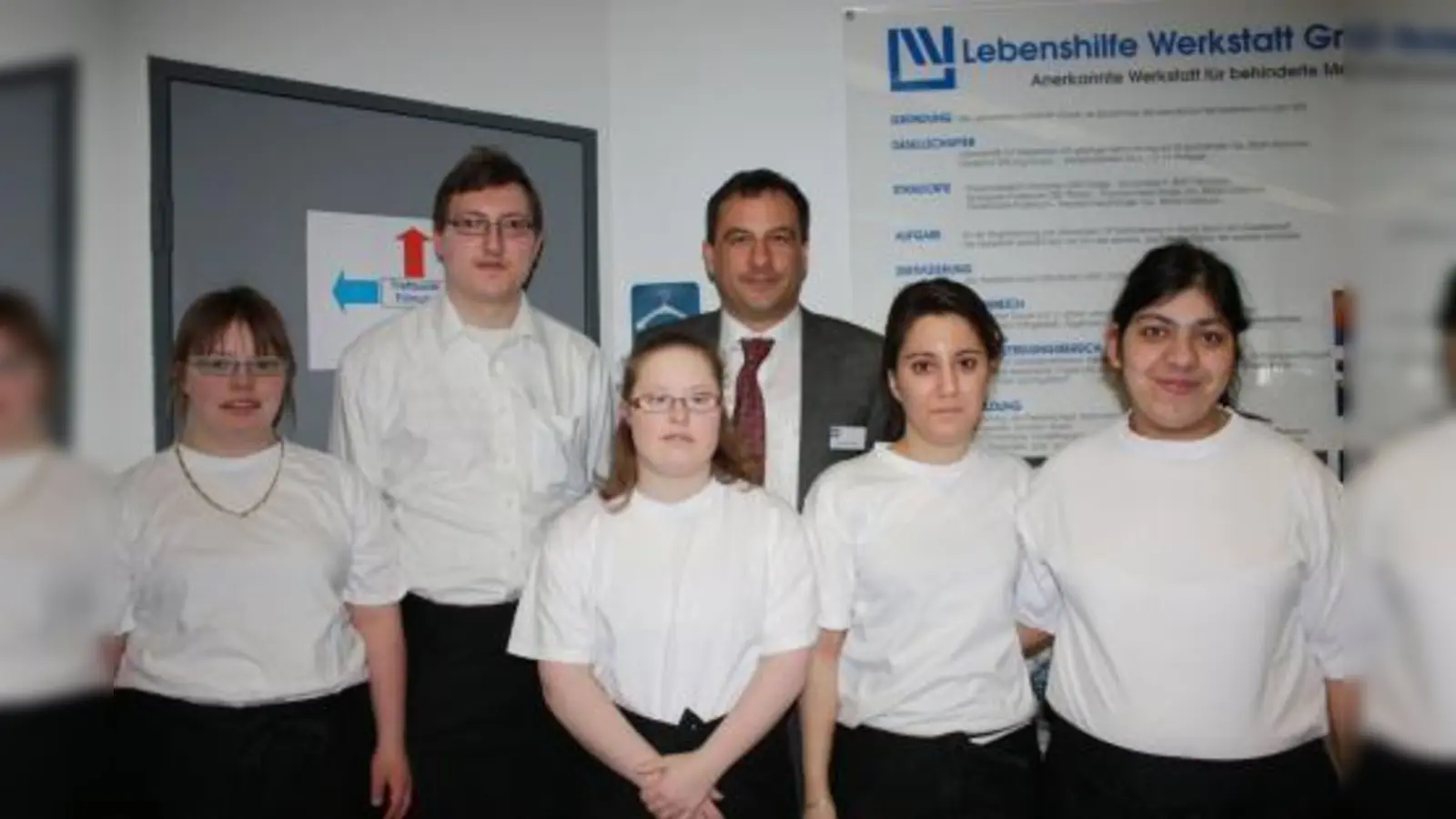 Geschäftsführer Leonhard Wagner mit dem engagierten Catering-Team hatten für die Gäste einiges vorbereitet.<br>Foto:Dang