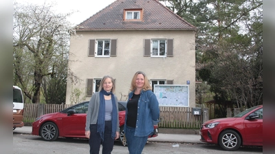 Simone Döderlein übernimmt die Leitung des Familienzentrums (hinten) von Christiane Rolny (links). (Foto: job)