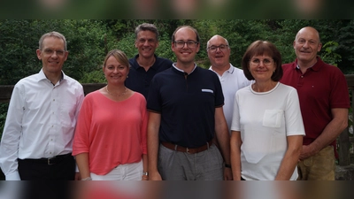 Die ÜB hat eine neue Vorstandschaft. Hinten (von links): Michael Kittelberger, Dr. Peter Gampenrieder, Jürgen Schleich und Martin Lehn. Vorne (von links): Simone Heggmair, Sebastian Rösch und Renate Rössc. (Foto: ÜB)