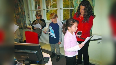 Das Winthir-Radio in Aktion: Eva Wobido nimmt die Beiträge auf. (Foto: Thomas Häns)