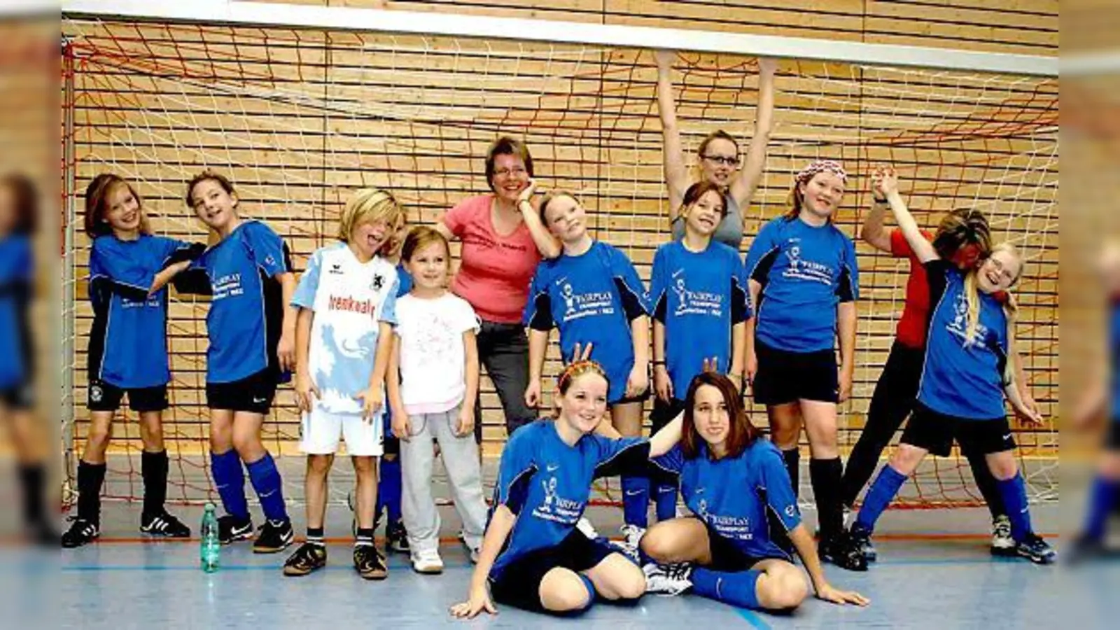 Die Poinger Fußball-Mädels haben immer viel Spaß in der Halle.	 (Foto: VA)