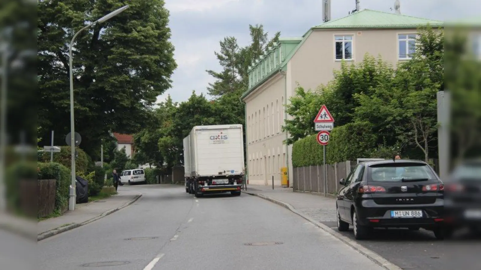 In der Eversbuschstraße sollen im Bereich der Hausnummern 1 bis 40 keine zusätzlichen Schilder mit einem Hinweis auf Radarkontrollen angebracht werden. (Foto: sb)
