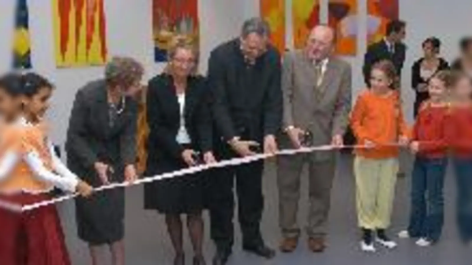 Rektorin Christina Grasse, Schulamtsdirektorin Irmintraud Wienerl, Regierungspräsident Christoph Hillenbrand und Bürgermeister Riemensberger.	  (Foto: ba)