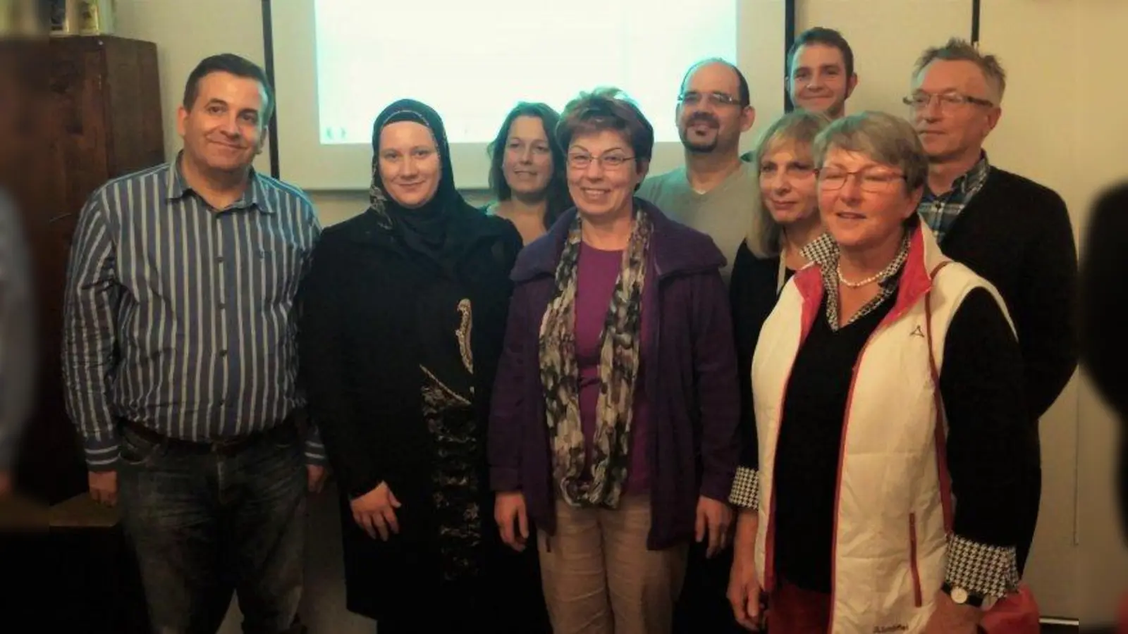 Der Vorstand des neu gegründeten Vereins: v.l. Ulrich Schlösser, Nermina Salkanovic, Stefanie Junggunst, Irmgard Hofmann, Michael Künnemann, Christopher Kranz, Barbara Beck, Karin Pohl-Rauch und Herbert Hofmann. (Foto: Verein)