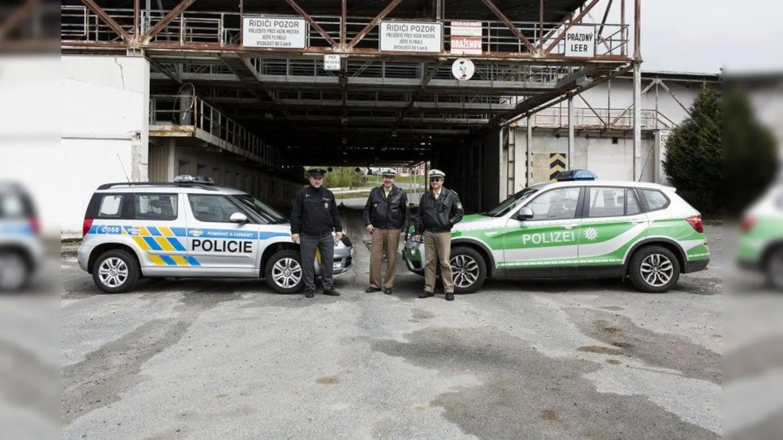 Seit dem Wegfall des Eisernen Vorhangs in der Mitte Europas hat sich das bayerisch-tschechische Grenzgebiet stark gewandelt. Eine Ausstellung in der Pasinger Fabrik zeigt das bunte Leben im neuen Europa. (Foto: Johannes Maria Haslinger)