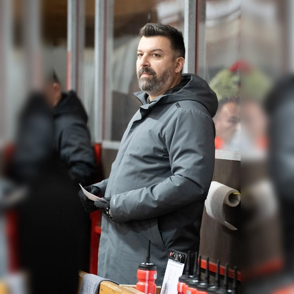 Head-Coach Thomas Vogl will auch in der kommenden Saison die Geschicke des EHC Klostersee lenken. (Foto: smg)