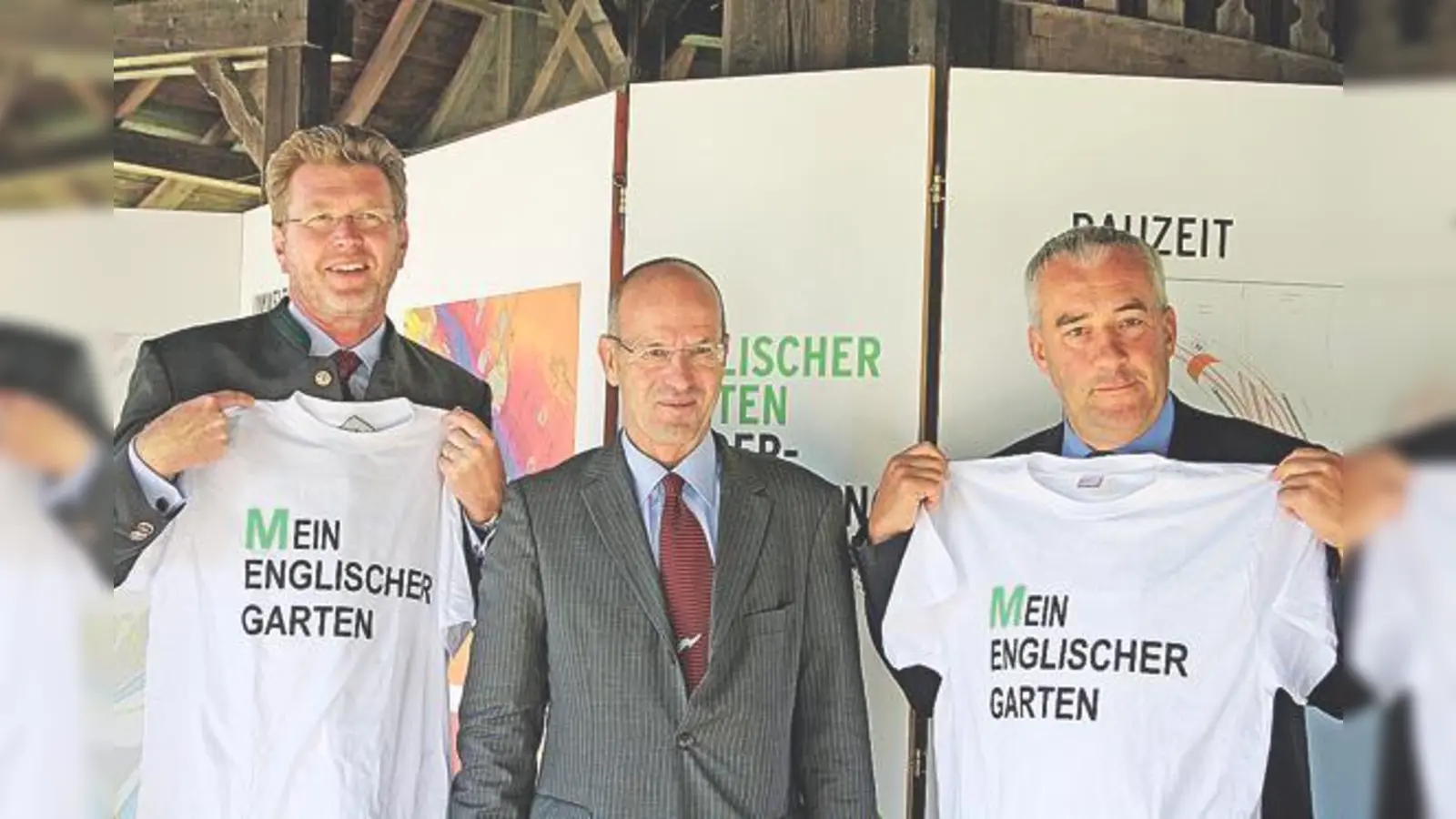 Marcel Huber, Lutz Spandau von der Allianz Umwelt-stiftung und Ludwig Spaenle (v. l.) beim Pressetermin am Chinesischen Turm.	 (Foto: Julia Stark)