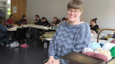 Nadja Geisberger rief das Format „Cozy Crafting“ im Kultur im Trafo ins Leben, das nun ab dem 20. September fortgeführt wird. (Foto: Kultur im Trafo)