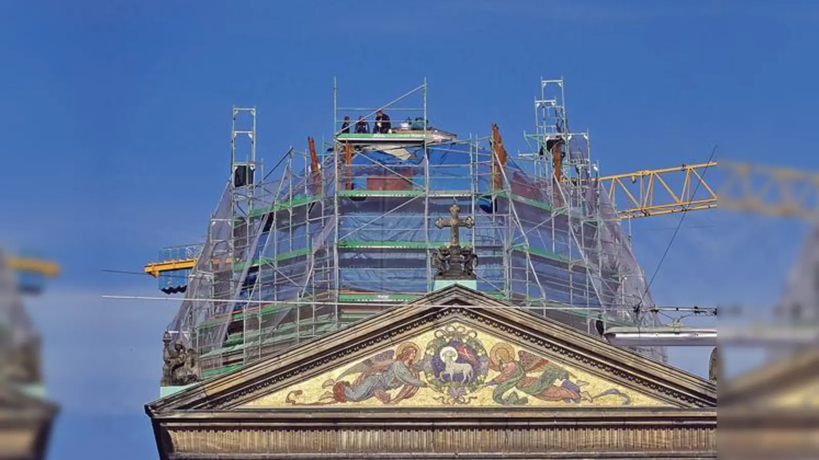 Stück um Stück wird die Statik der Kuppel von St. Ursula saniert. Durch ein Sicherungsgerüst im Inneren der Kirche ist die Nutzung des Kirchenraumes aber weiterhin möglich.	 (Foto: St. Ursula)