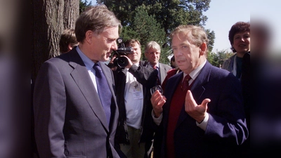 Václav Havel (rechts) im September 2000 mit dem damaligen IWF-Chef und späteren deutschen Bundespräsidenten Horst Köhler.  (Foto: gemeinfrei)