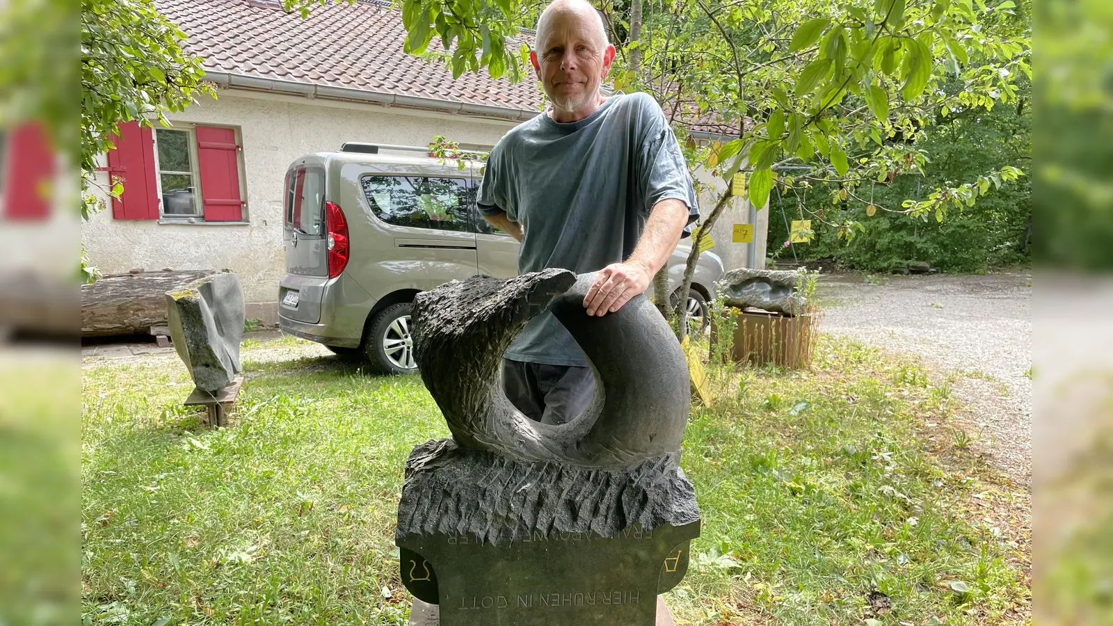 Peter Heesch, Vorsitzender der Freien Ateliers und Werkstätten (Fauwe), freut sich darauf seine neuen Skulpturen vorzustellen.  (Foto: Patrizia Steipe)