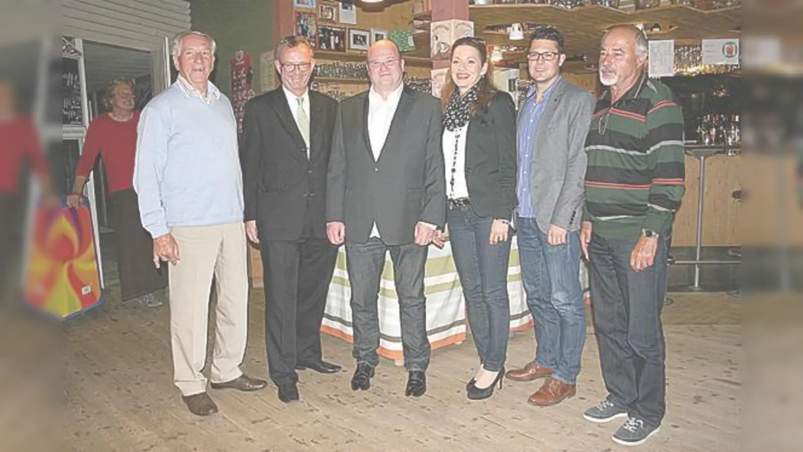 Der neugewählte Vorstand der Tennisabteilung des SC Eching (v. l.): Ludwig Rischbeck, Hans-Georg Appel, Klaus Weweck, Danielle Sprenger, Daniel Meister, Walter Graber.	 (Foto: Verein)