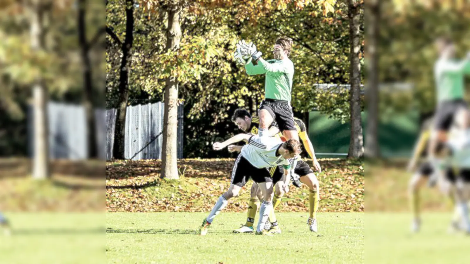 In Anzing stand Keeper Benjamin Kopp öfter im Mittelpunkt, als ihm recht war.	 (Foto: Christian Riedel)