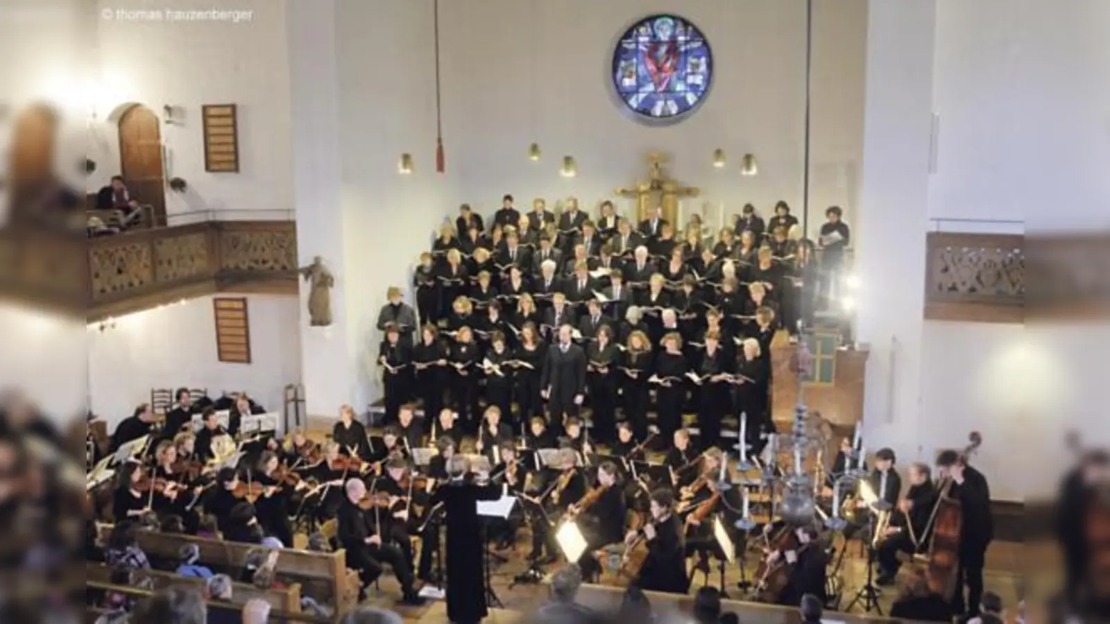 Der Kantatenchor mit Orchester füllt die Kirchen.	 (Foto: Thomas Hauzenberger)