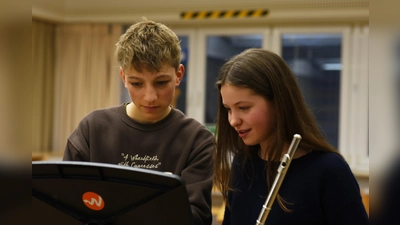 Sophia Vigano und Tim Fehse beim Musizieren. (Foto: Stadt Starnberg)