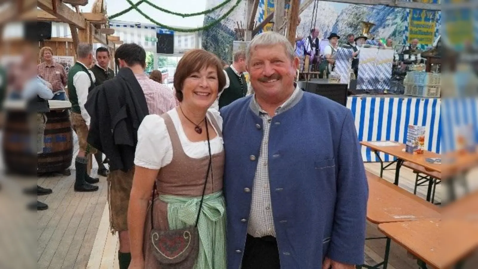 Maria Wirnitzer, seit Mai 2026 Erste Bürgermeisterin von Vaterstetten, und Georg Reitsberger, neuer Dritter<br>Bürgermeister, beim Volksfest im letzten Jahr. (Foto: red)
