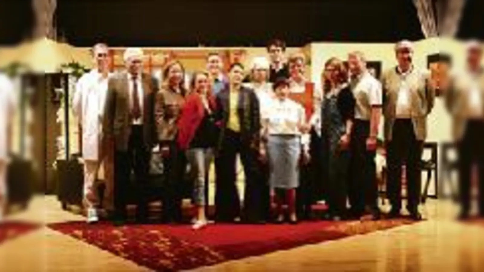 Das Team der MGV-Bühne wurde mit anhaltendem Applaus für seine Leistung belohnt. 	 (Foto: Verein)