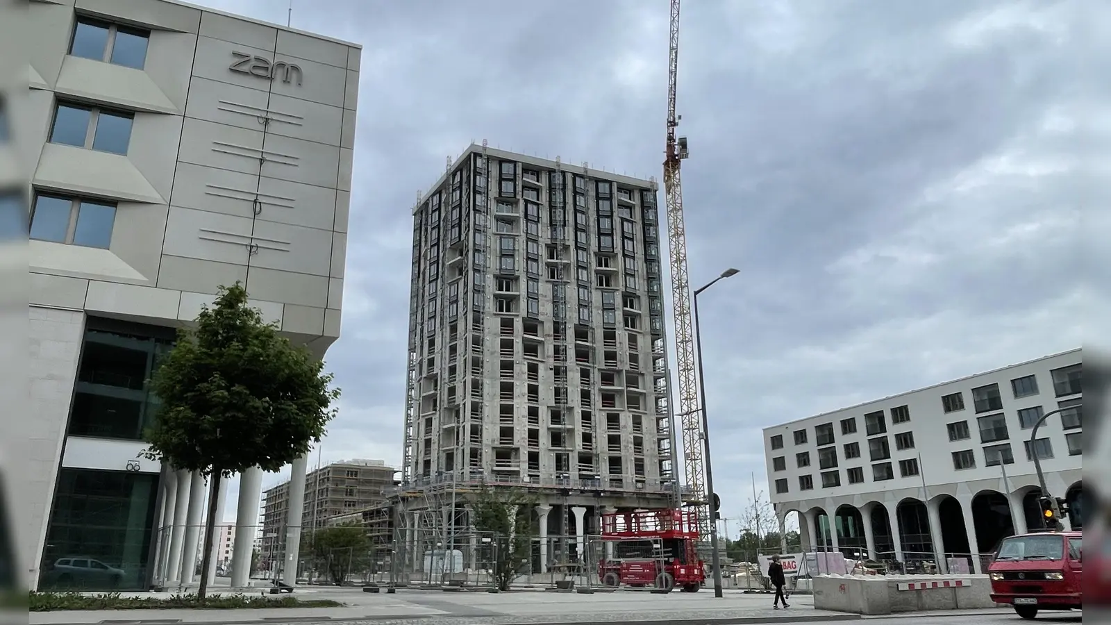 Das erste Gebäude des Freihamer Einkaufszentrums „ZAM” soll im August eröffnen. (Foto: pst)