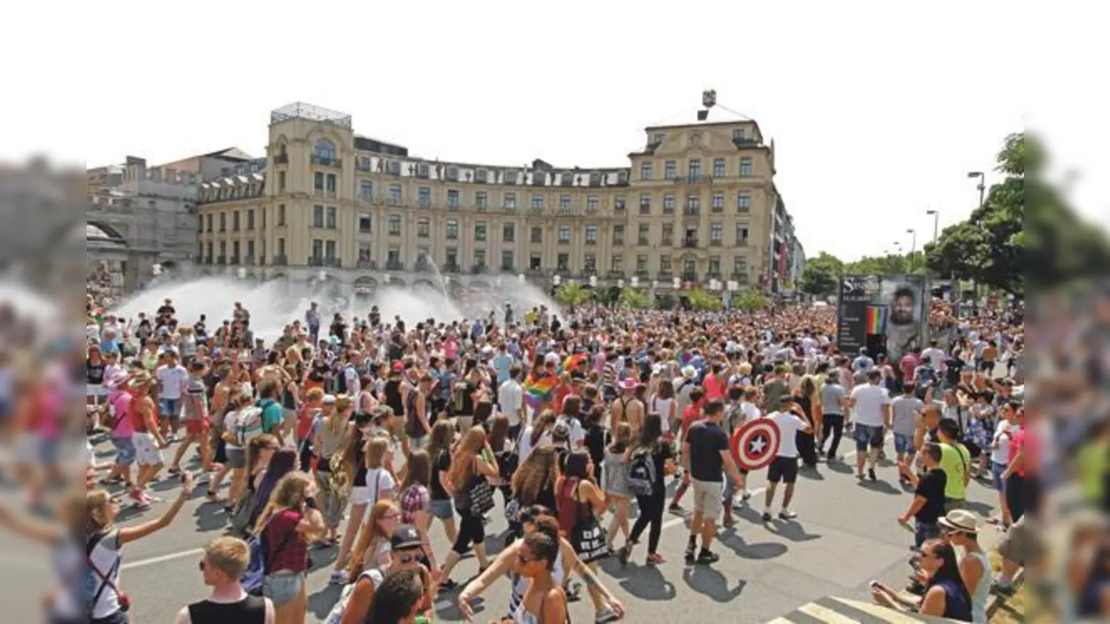 Zur CSD-Politparade am 14. Juli werden in München erneut Tausende Teilnehmer erwartet. Ihr Weg führt über den Stachus und die Sonnenstraße. 	 (Foto: Erwin Harbeck)