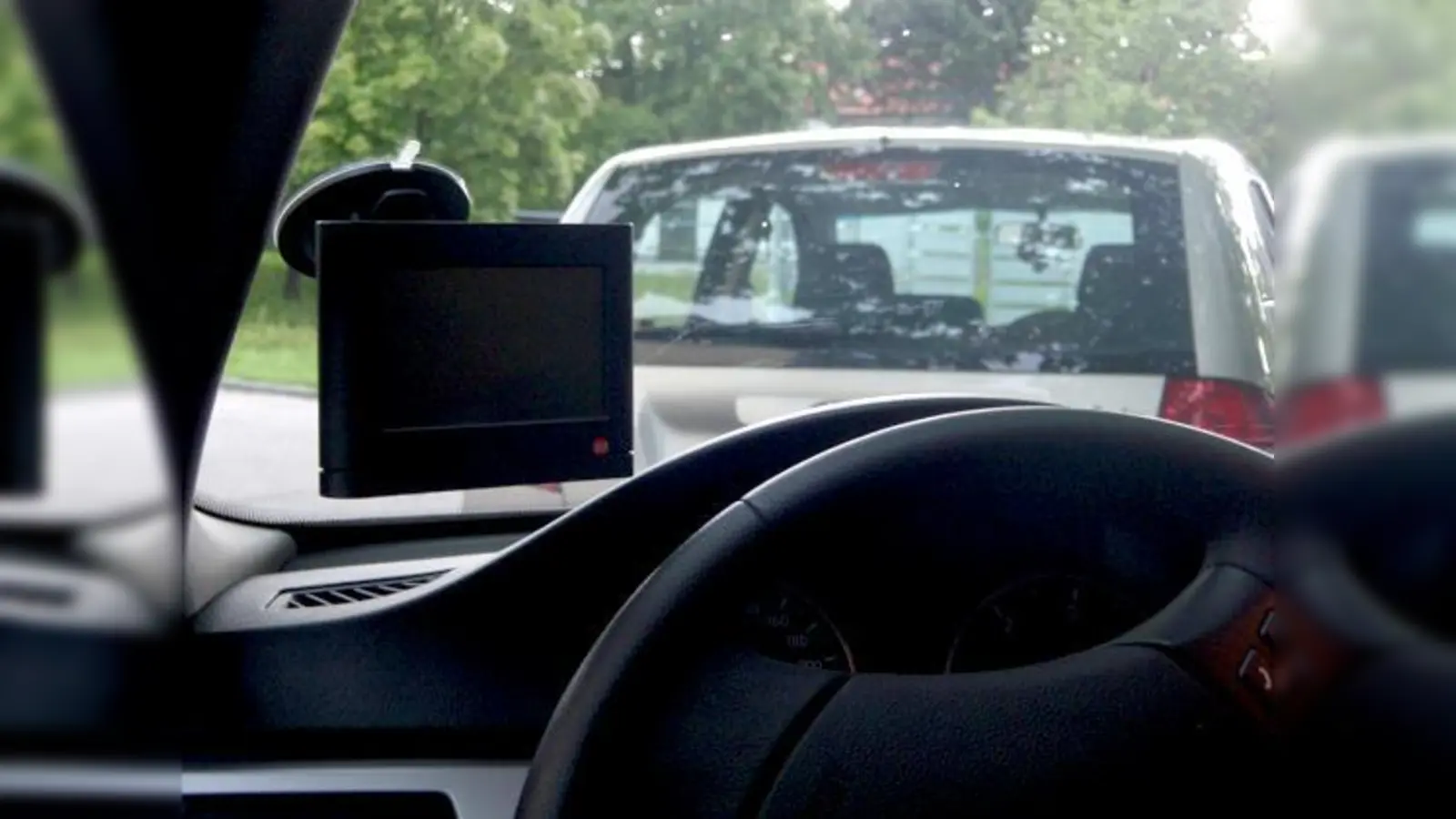 Die Polizei rät das Navi aus dem Auto zu nehmen und auch die Halterung zu entfernen, um keinen Anreiz zum Aufbrechen zu schaffen.	 (Foto: ar)