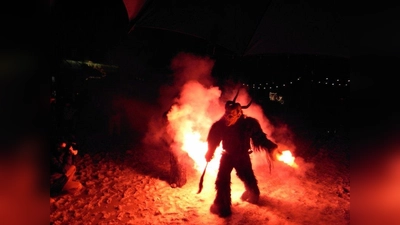 Die Perchten kommen in den Wald, um das Böse zu vertreiben. (Foto: Forsthaus Kasten)