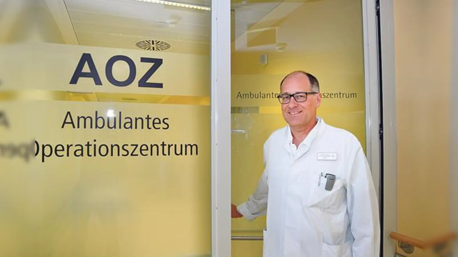 Dr. Peter Lemberger auf dem Weg ins Ambulante Operationszentrum der Kreisklinik Ebersberg. 	 (Foto: kk/sf)