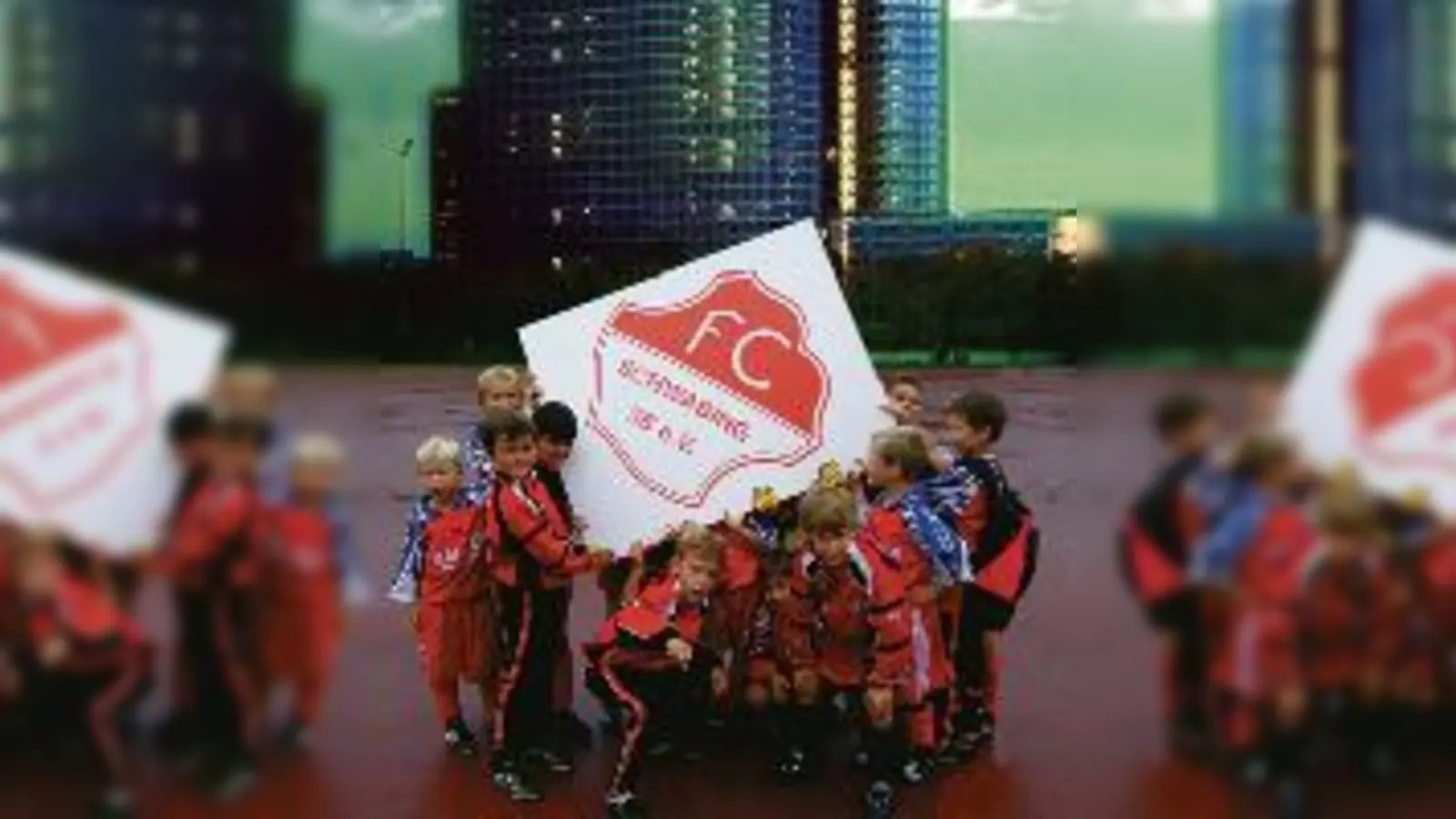 Nach den Anfängen in den 50er Jahren am Flughafen Oberwiesenfeld, heute Olympiapark, hat der FC nun seine Heimat an der Guerickestraße.  (Fotos: Verein)