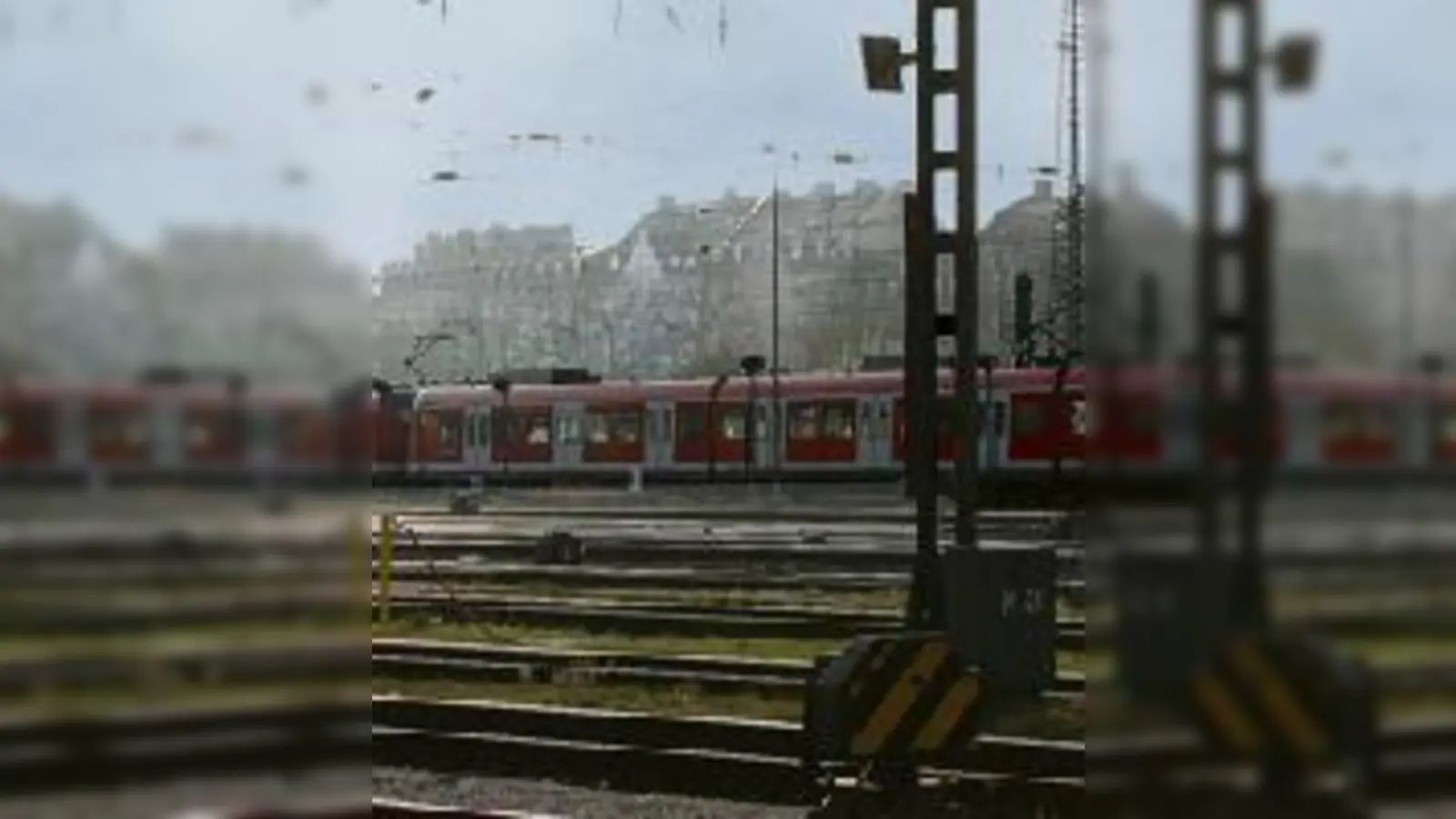 Die Bahngleise des Ostbahnhofs trennen bislang Berg am Laim von Haidhausen:  Doch mit dem Projekt »Rund um den Ostbahnhof« sollen die Hindernisse überwunden werden. (Foto: ak)