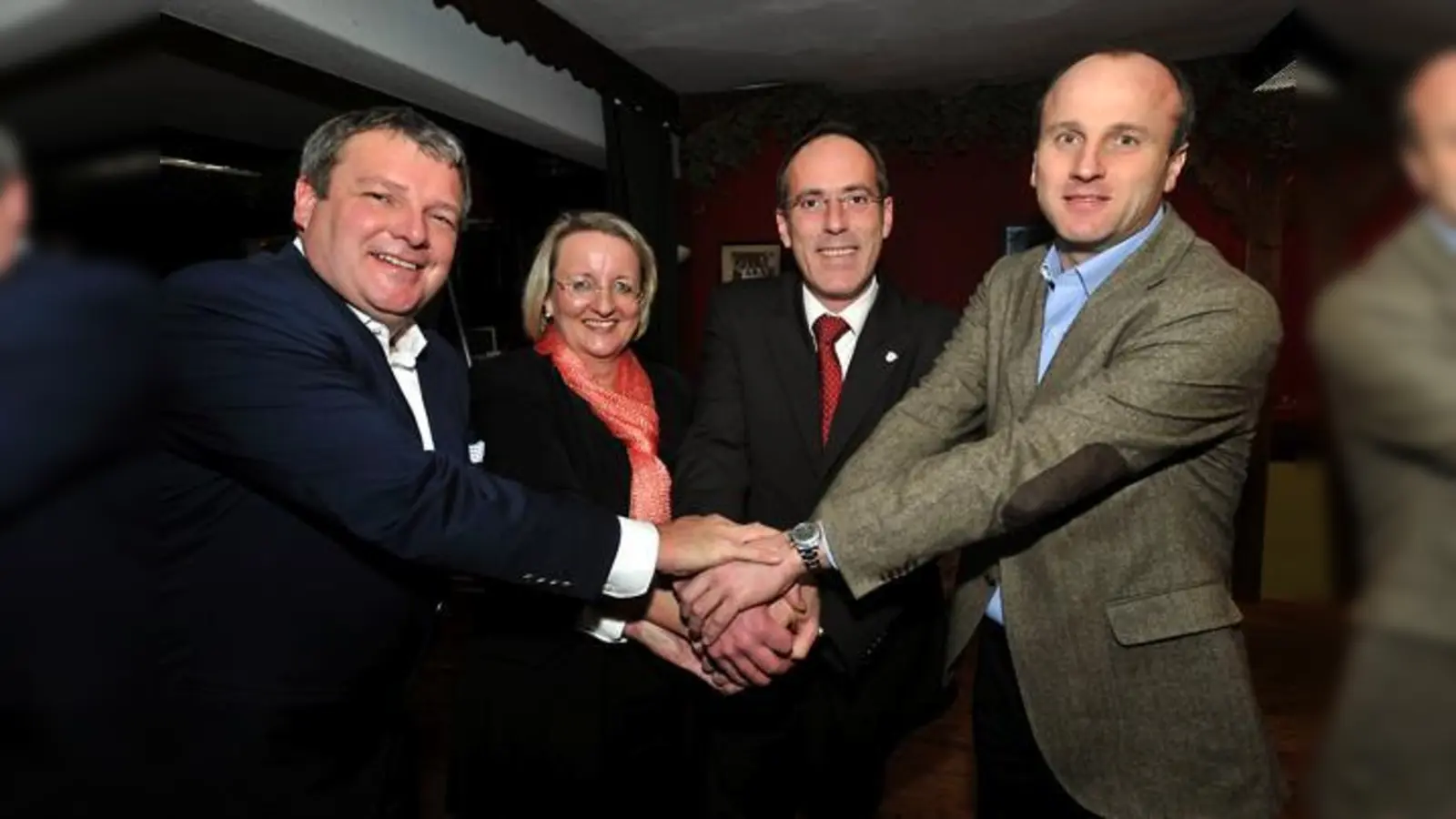 Gemeinsam für ein Ziel: (v. l.) MdL Ernst Weidenbusch, Ingrid Kaps, Bürgermeister Stefan Straßmair und Anton Fritzmaier.	 (Foto: Schunk)