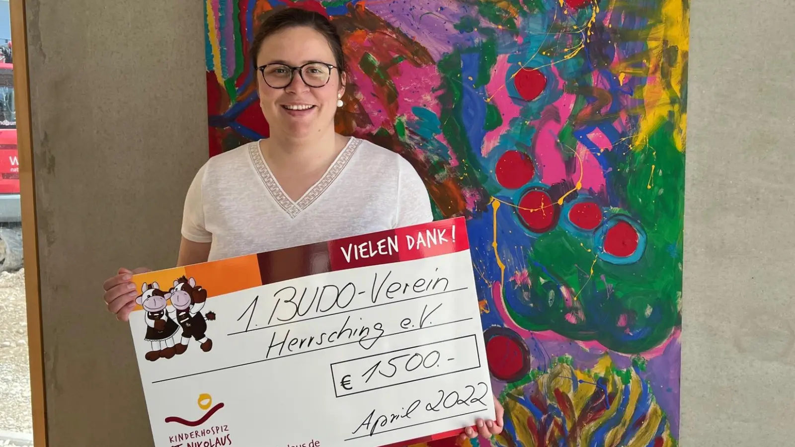 Freute sich über die großzügige Spende: Janine Weisser vom Kinderhospiz St. Nikolaus in Bad Grönebach. (Foto: Budo-Verein Herrsching)