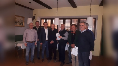 Bernd Dominique Freytag, Johann Ruppersdorfer, Dr. Andreas Lenz, MdL, Josef Siller, Johann Wohlmuth, Johann Oberschätzl, Dr. Hans Jürgen Lerch, Peter Maier sen. und Josef Steinegger (v. li.). (Foto: CSU)