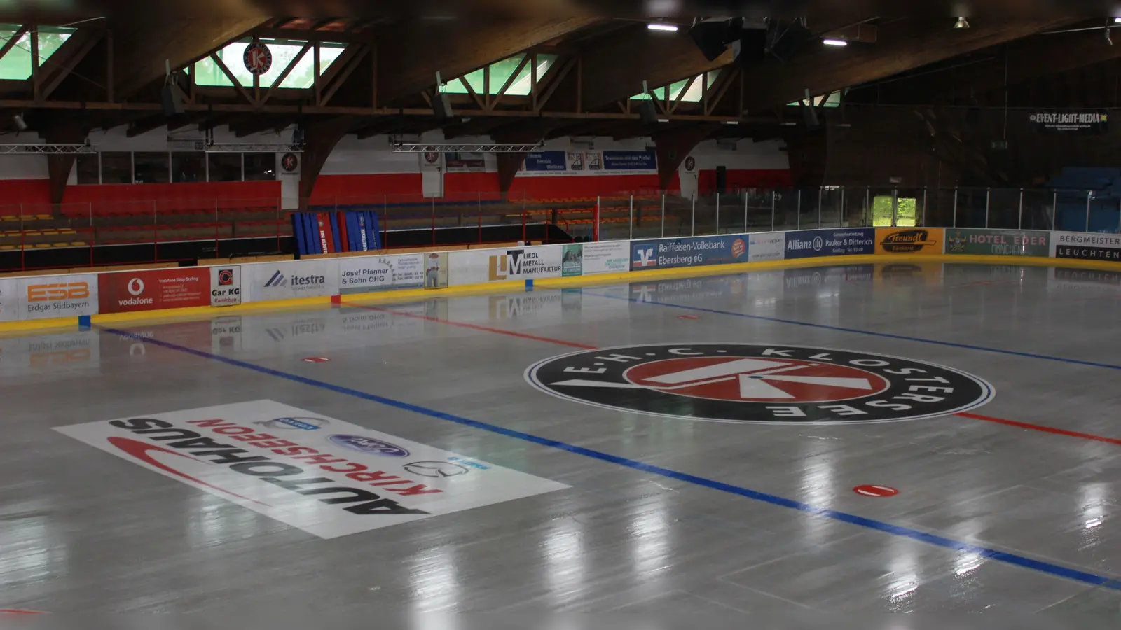 Leere im Eisstadion: Die Spielrunde 2020/21 wird mindestens bis zum Ende des Monats „unterbrochen“. (Foto: smg )