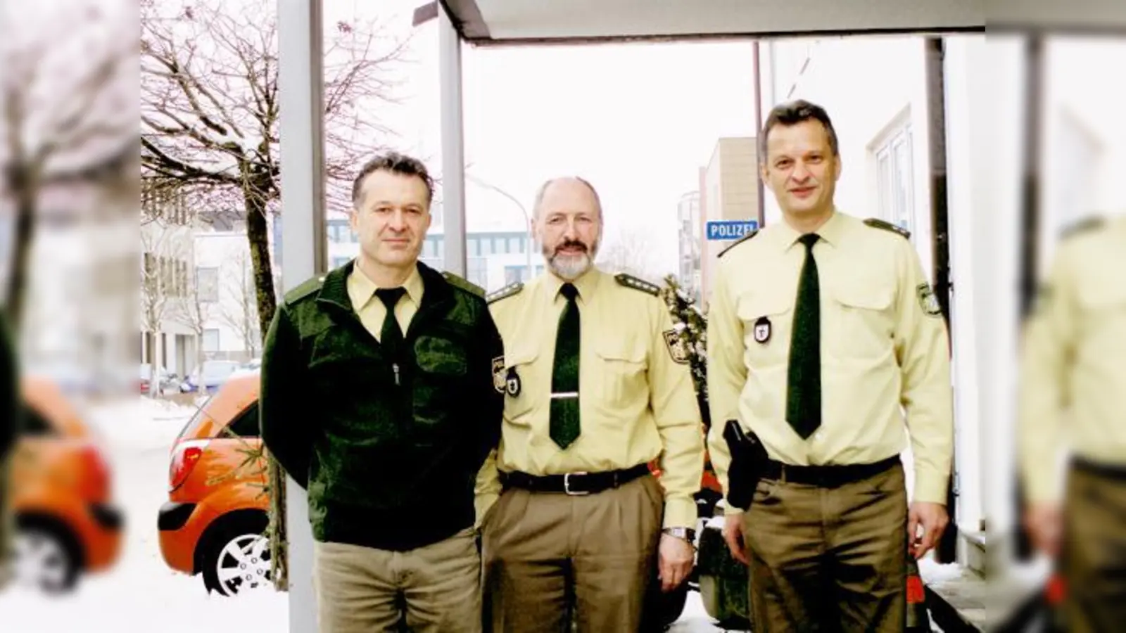 Polizeihauptmeister Rudi Elfinger, Polizeihauptkommissar Gerhard Haider und Polizeihauptkommissar Thomas Arend sowie ihre 56 Kollegen von der PI 28 wollen, dass die Bürger im Landkreis sicher leben.	 (Foto: Woschée)
