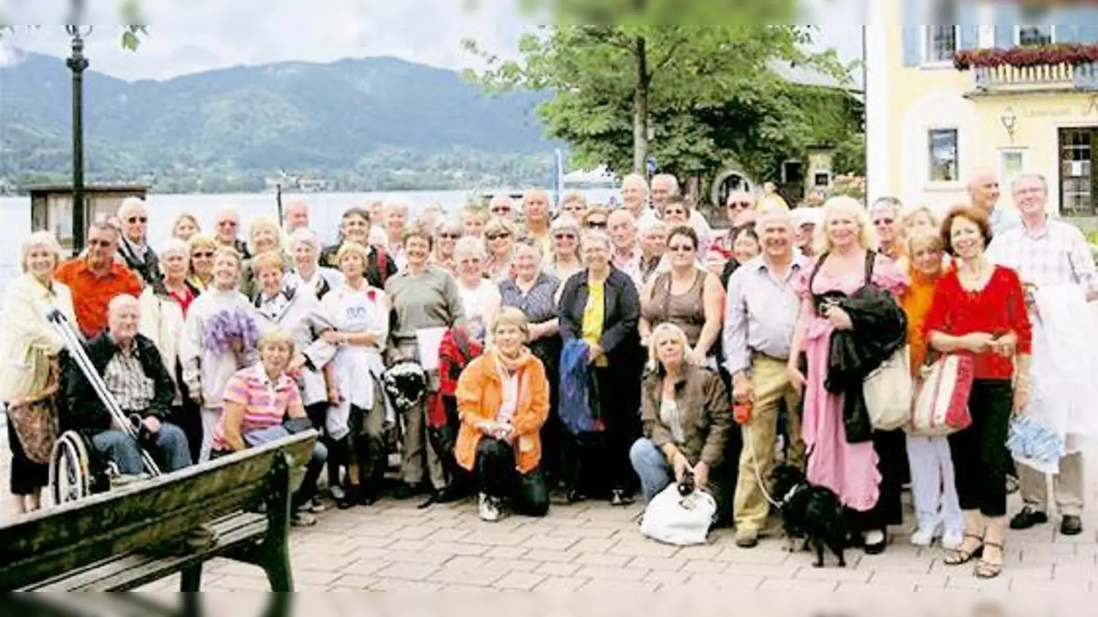Die Gäste aus Le Crès und die Gastfamilien aus Unterschleißheim hatten am Tegernsee Glück: der Regen ließ endlich nach.	 (Foto: Stadt Ush)