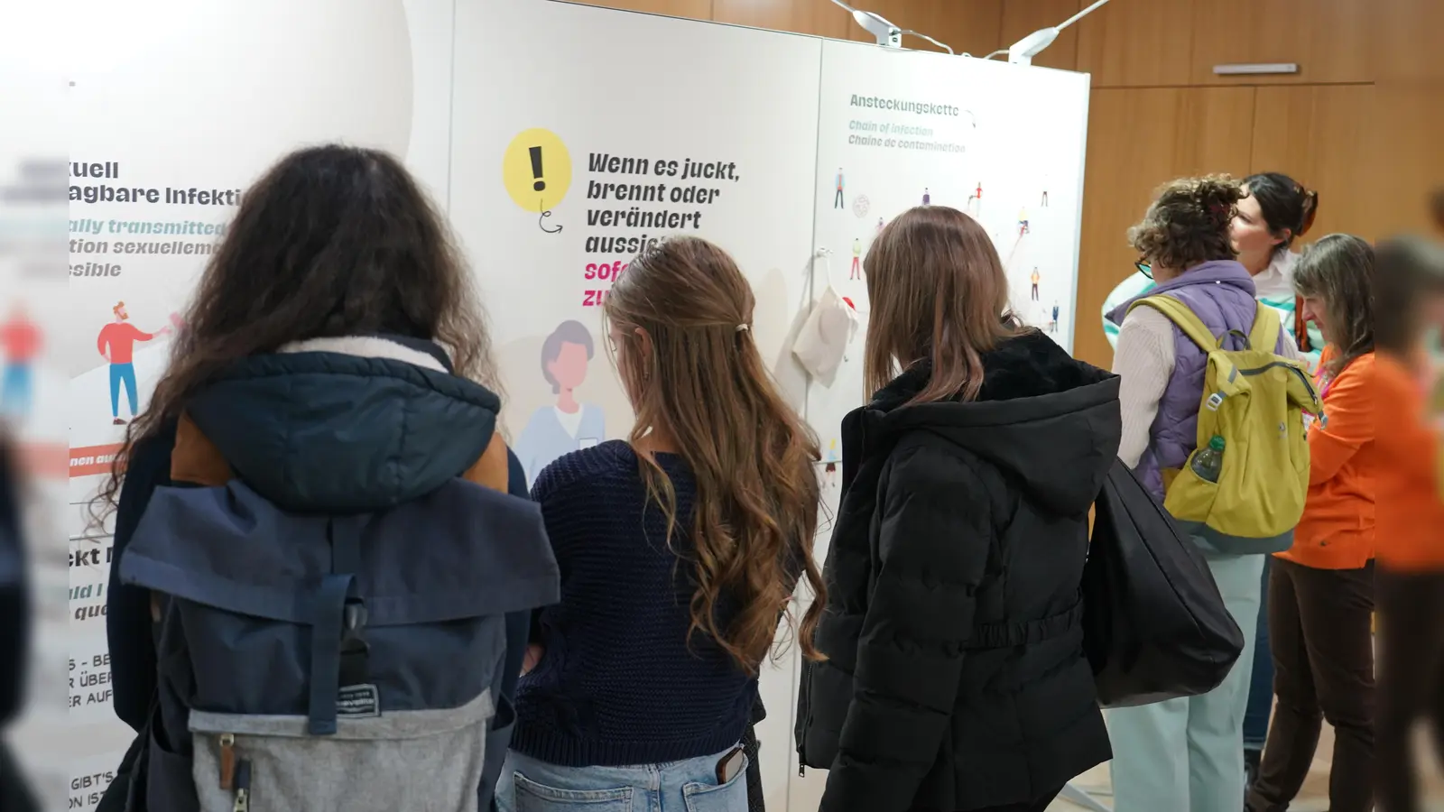 Die Caritas AIDS-Beratungsstelle für München und Oberbayern präsentiert in der Katholischen Stiftungshochschule die interaktive Ausstellung „Only Human. Leben. Lieben. Mensch sein”. (Foto: Sophia Kleiner/Caritas München-Freising)