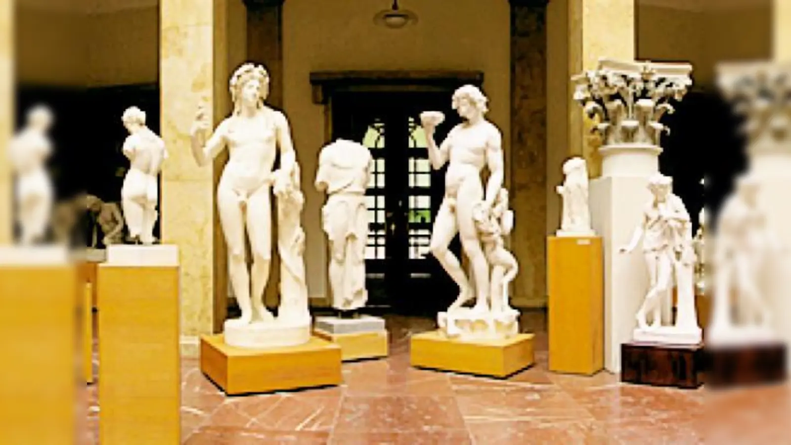 Blick in die Hellenismus-Abteilung des Museums für Abgüsse Klassischer Bildwerke.	 (Foto: Joachim Nicolaus)