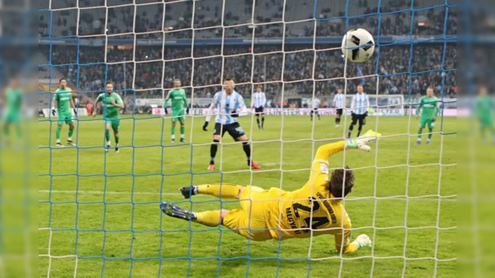 Trifft vom Elfmeterpunkt zum Ausgleich: Ivica Olic.  (Foto: Anne Wild)