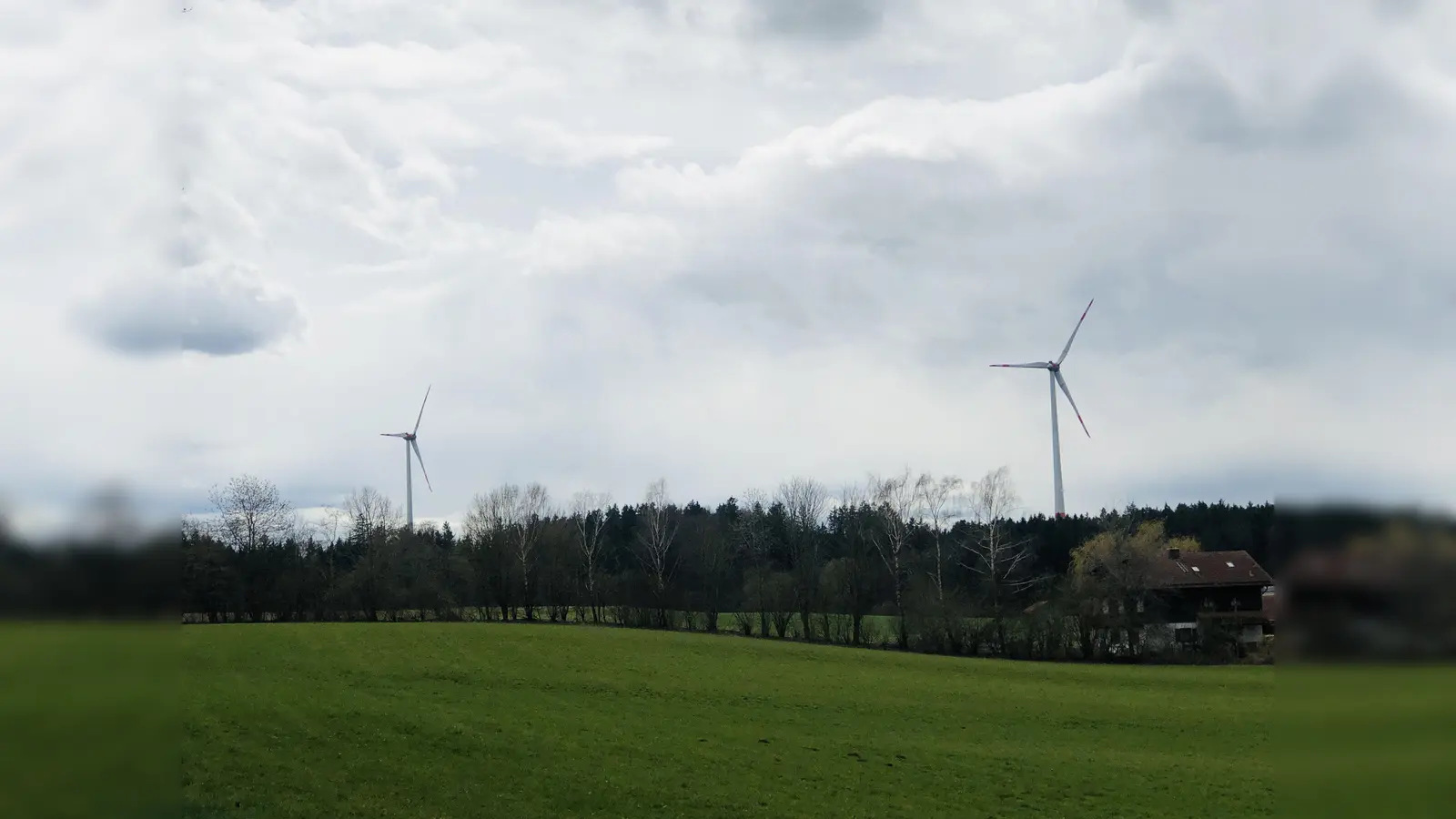 Im Landkreis Starnberg gehören Windräder bereits zum alltäglichen Bild. Wo sonst noch Windräder entstehen könnten, darüber gibt der Vorentwurf des RVP Auskunft.  (Foto: hw)