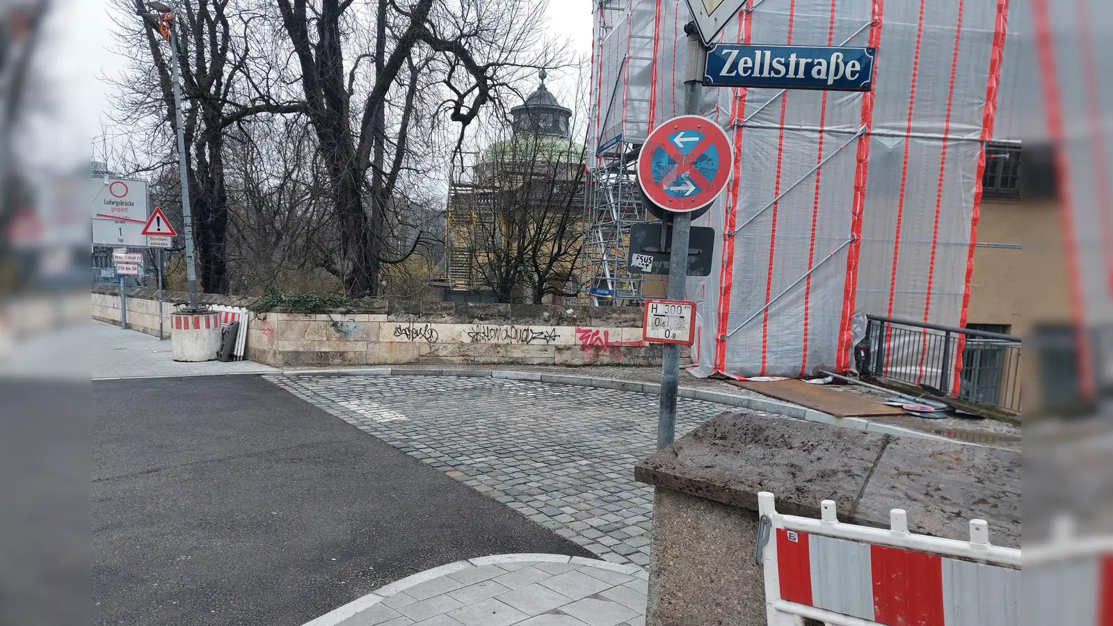 Die Abzweigung von der Ludwigsbrücke zur Zellstraße, die zum Muffatwerk und zum Müller&#39;schen Volksbad führt, wird demnächst saniert und verbessert. (Foto: bas)