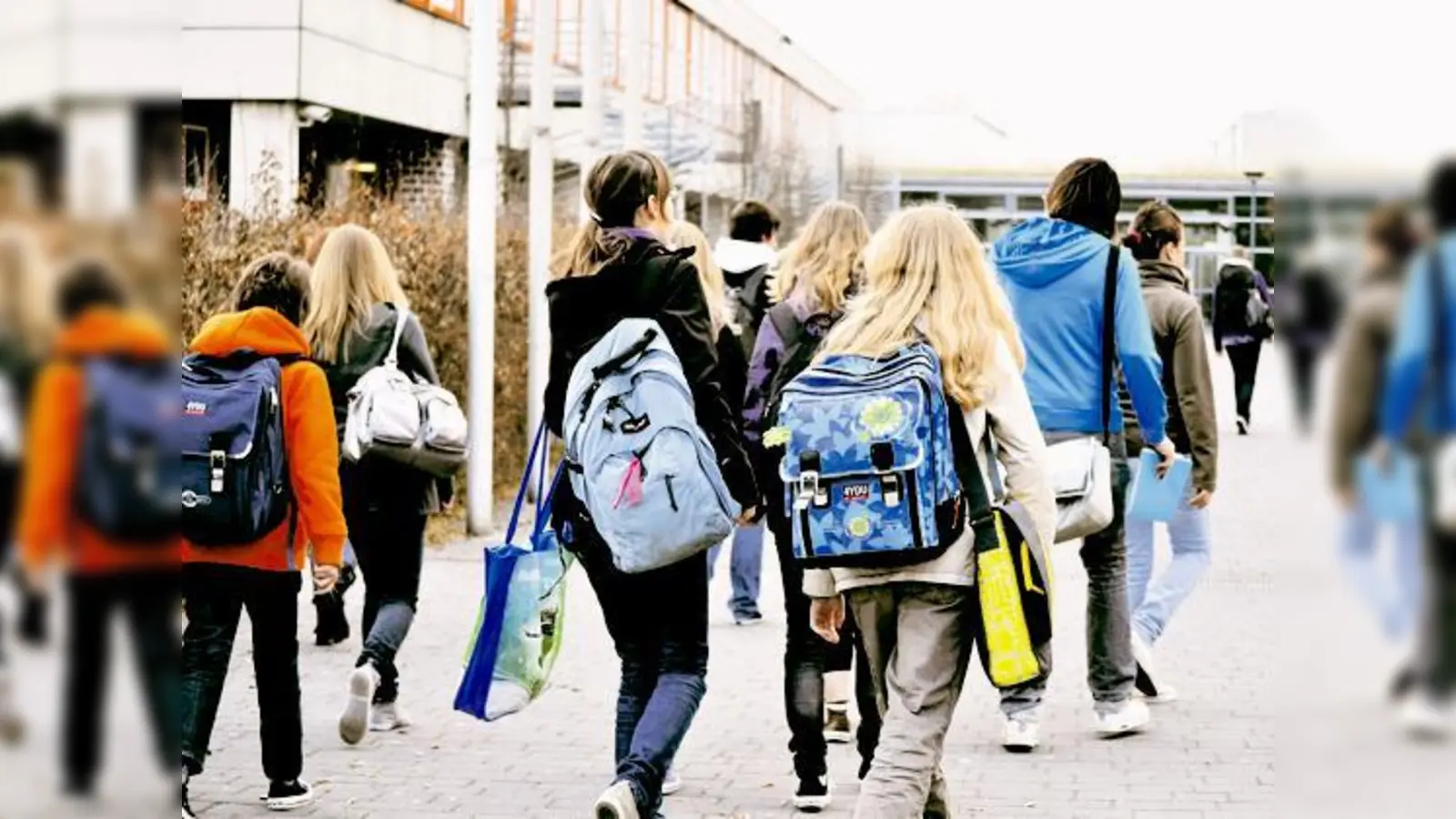 Ab 2011 wird das Neubiberger Gymnasium für zwei Jahre komplett ins neue Gymnasium nach Höhenkirchen-Siegertsbrunn verlagert. Dadurch kann das Schulgebäude ohne Belastung des Schulbetriebs saniert werden.	 (Foto: esm)