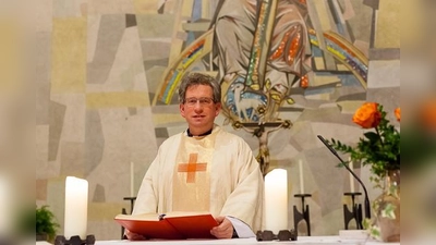 Pfarrer Thomas Gruber aus dem katholischen Pfarrverband Hallbergmoos-Goldach schreibt die Weihnachtsbotschaft im Landkreis-Anzeiger.  (Foto: privat)