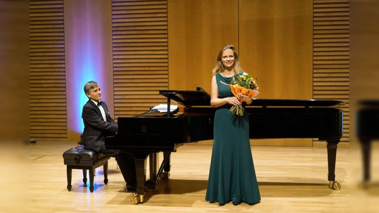 Sie gaben dem ernsten Anlass einen heiter-poetischen Akzente:  Mezzosopranistin Prof. Susanne Kelling und Prof. Dr. Martin Ullrich. (Foto: Tino Zahedi)