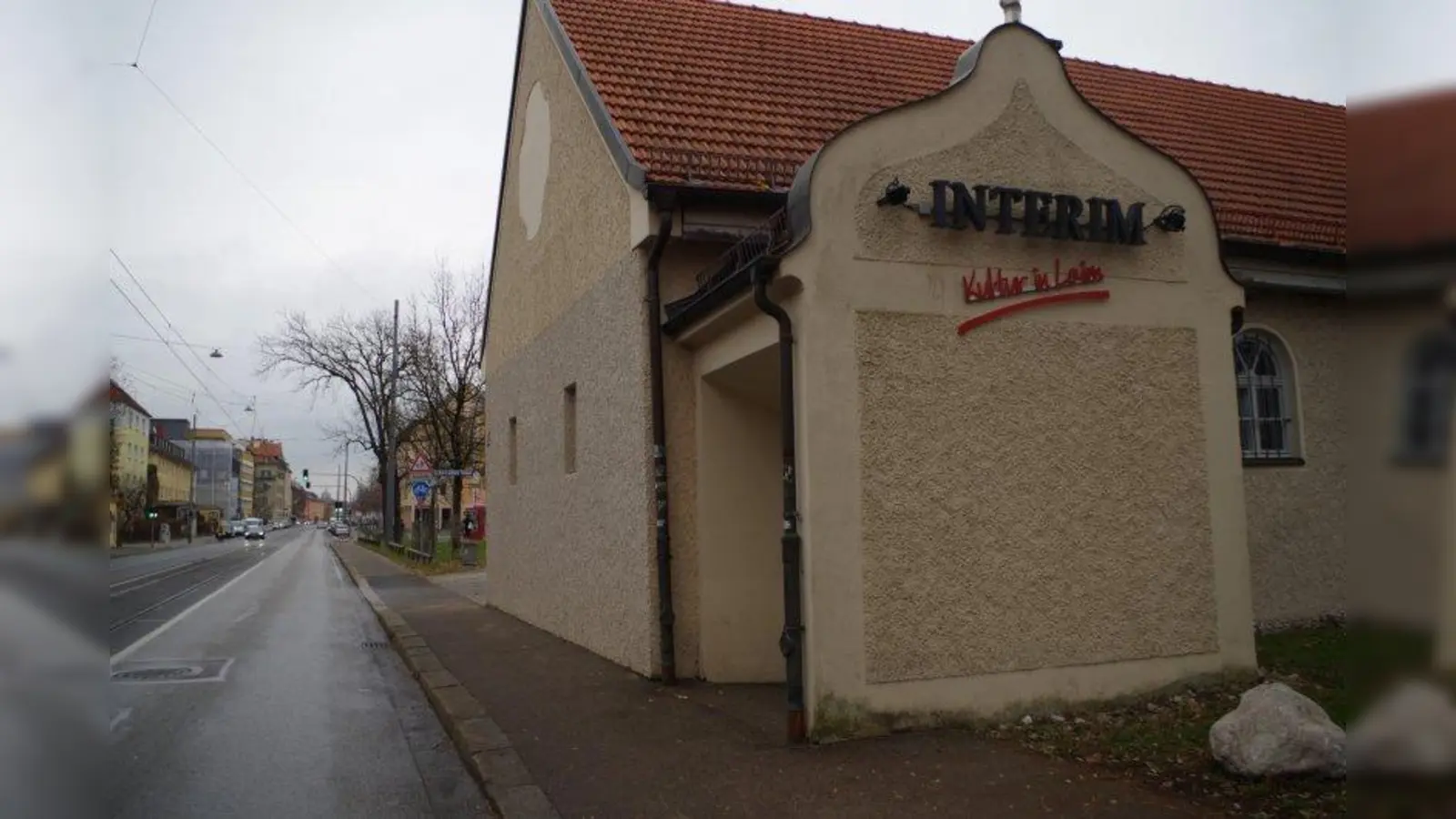 Radfahrer, die aus westlicher Richtung stadteinwärts fahren, sollen künftig auf Höhe des Interims auf entgegenkommende Fußgänger aufmerksam gemacht werden. (Foto: kö)