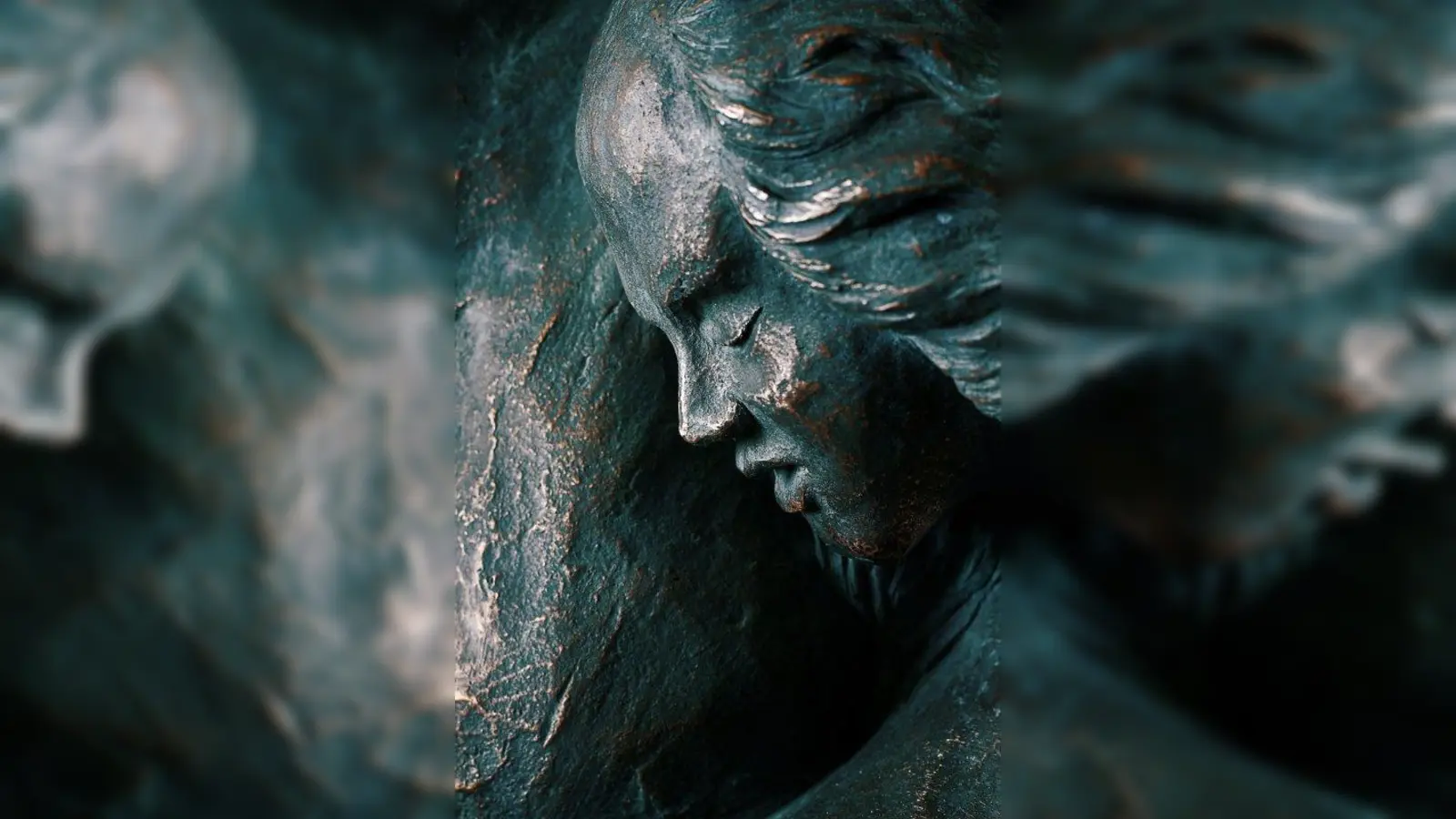 Seit 1990 ist der Bildhauer Anton Hörl Meister und Leiter der Figurenabteilung, Porzellanmanufaktur Nymphenburg. Privat arbeitet er gerne mit verschiedenen Materialien, um die Gegensätze des künstlerischen Ausdrucks zu erforschen. (Foto: Anton Hörl)