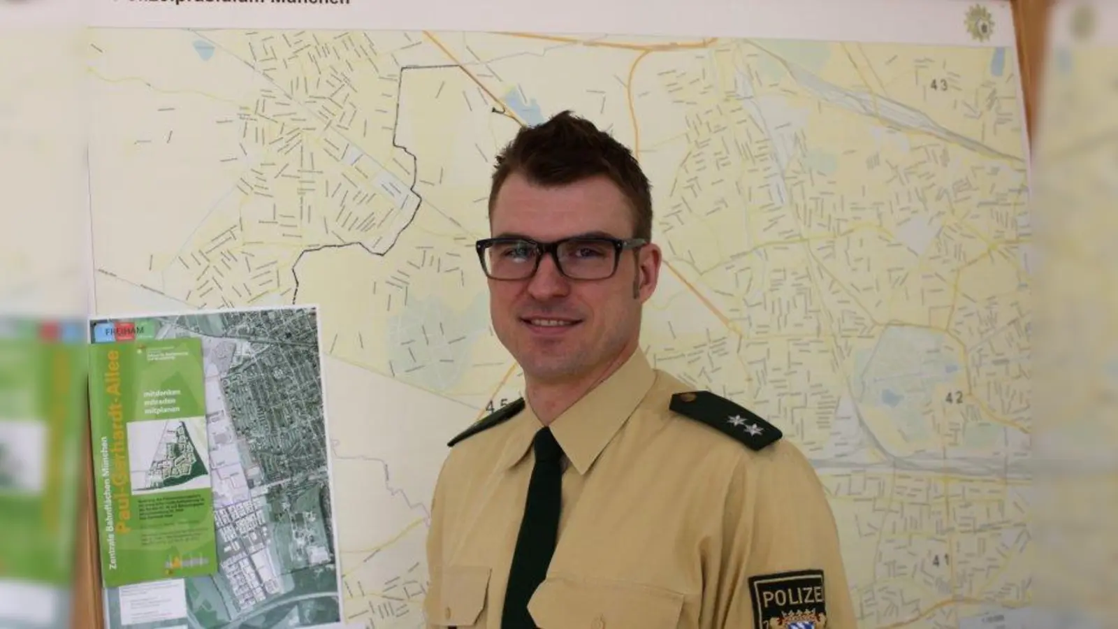 „Die PI 45 soll weiterhin für ein gutes Klima unter Kollegen, für enge Kontakte im Stadtbezirk und für bürgernahe Arbeit stehen.” Der 35-jährige Michael Lutz ist seit Anfang März Leiter der Polizeiinspektion Pasing. (Foto: US)
