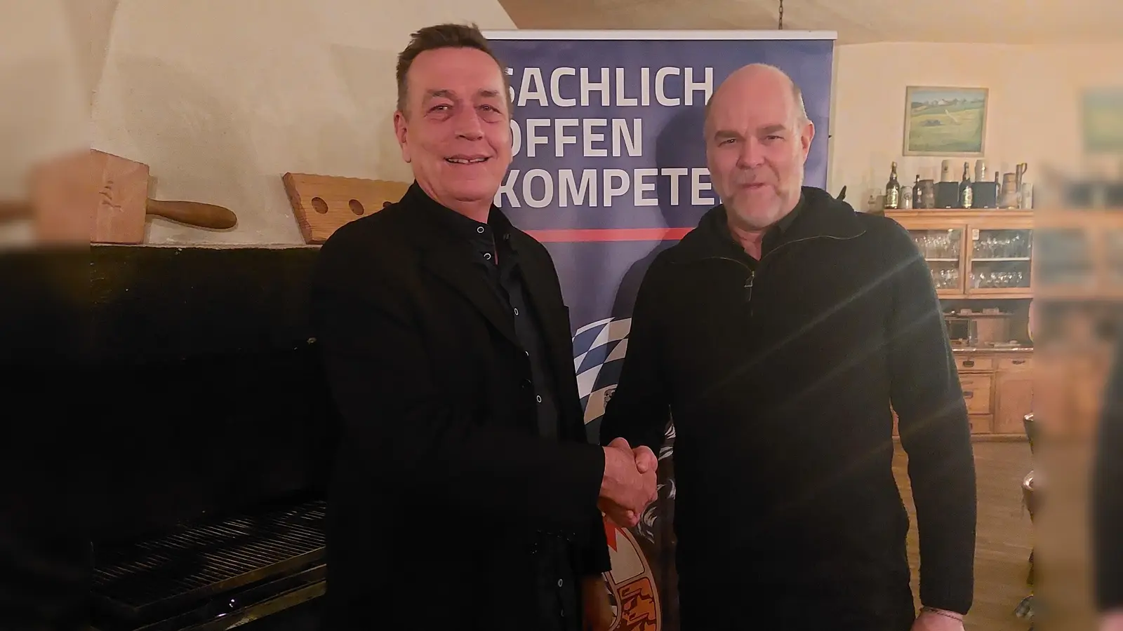 Der frisch gebackene und der scheidende Kreisvorsitzende der Bayernpartei: Walter Schmidtke und Robert Böhnlein (v.l.). (Foto: Bayernpartei)