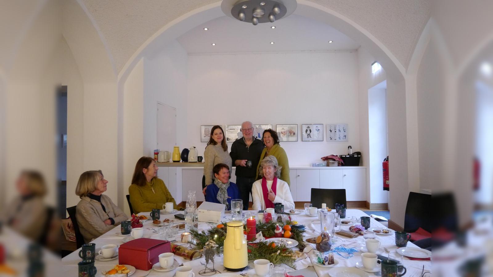 Sich-austauschen-beim-Nachbarschafts-Caf-in-der-Mohrvilla