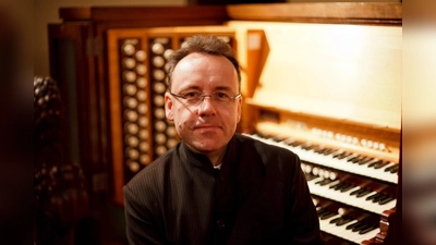 Der international tätige Organist David Briggs spielt das Eröffnungskonzert der Orgelfestwochen in St. Josef. Es ist Teil der Einweihungsfeierlichkeiten für die Orgel. (F.: M. Hudson)